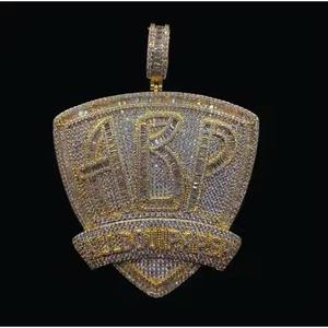 Pendentif de luxe en argent 925 de qualité supérieure, serti de moissanite taille ronde, style hip-hop, bijoux de style urbain, disponible en gros - Product Image 1