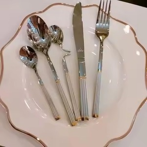 Accessoires de table haut de gamme, ensemble de couverts en métal, cuillère, fourchette, ensemble de service, conçu pour une réception élégante - Product Image 2