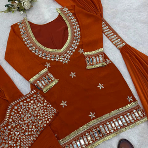 เสื้อชั้นในผ้าไหมปักลายสีกุหลาบสีนู้ดพร้อมชาราพลัสโซและ dupatta - Product Image 1