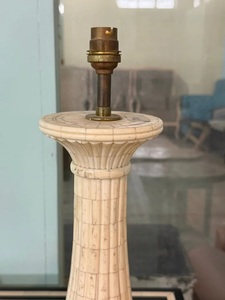 Lampe de chevet de luxe en os incrusté avec finition artisanale, abat-jour beige pour la décoration de chambre à coucher - Product Image 2