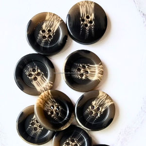 Boutons en corne de buffle Design rond à quatre yeux de différentes couleurs pour la décoration de vêtements modernes - Product Image 4