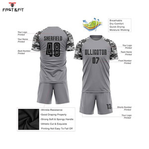 Maillots de football personnalisés en sublimation à manches courtes en coton, couleurs personnalisées et design unisexe pour le football d'été - Product Image 3