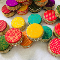 Boîte à bonbons en acier décorative indienne pour mariage, cadeau de retour Shagun, boîte à bonbons Laddu, boîte à bonbons Haldi Mehndi, cadeaux de fête de mariage, cadeaux de pendaison de crémaillère