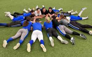 2025 maillot de baseball et de softball avec logo personnalisé pour femmes uniforme de nouveau style populaire avec nom d'équipe vêtements doux et confortables - Product Image 2