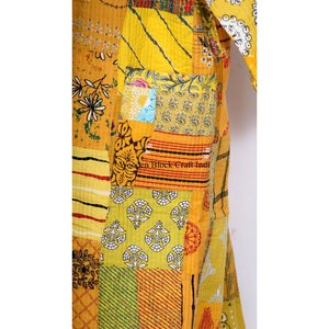Robe Kantha en soie faite à la main pour femme, magnifique kimono vert en patchwork de coton et soie avec poches, écologique et lavable - Product Image 2
