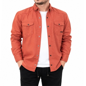 Chemise en jean pour homme, boutonnée sur le devant, manches longues, style décontracté et utilitaire moderne, chemise en jean de qualité supérieure fabriquée sur mesure en usine - Product Image 2
