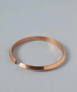 Pulseras de Latón Martillado con Logotipo Personalizado, Bañadas en Oro, de Alta Calidad, para Ocasiones Modernas como Aniversario/Día de la Madre/Día de Acción de Gracias F S - Product Image 4