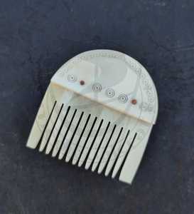 Parfait pour la barbe, petit peigne en os avec rivets en cuivre. Basé sur des découvertes de la période médiévale précoce et de l'ère viking - Product Image 3