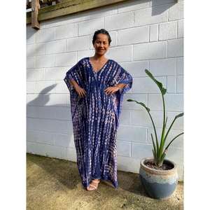 Robe longue maxi ample à imprimé bohème pour femmes, col en V, sans manches, lavable, idéale pour les vacances d'été - Product Image 1