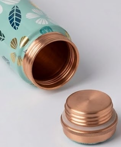 Elegante Botella de Agua de Cobre con Base Verde y Estampado Floral, Diseño Ecológico y Estilizado para Hidratación Diaria, Viajes, Oficina y Actividades al Aire Libre - Product Image 2