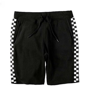 Shorts décontractés pour hommes en toile noire unie avec bande latérale, taille élastiquée à cordon, tricotés, respirants, taille mi-haute - Product Image 1