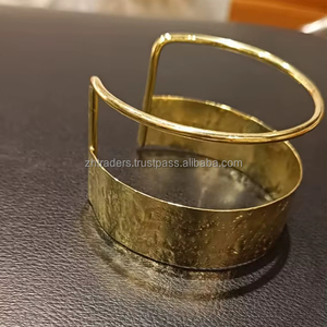 Brazalete de latón hecho a mano de lujo, brazalete de moda ajustable para mujer, uso diario y joyería de fiesta - Product Image 1