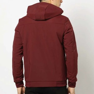Veste softshell pour homme de haute qualité, imperméable, à capuche, avec logo personnalisé sur le devant, service OEM, prix bas - Product Image 2