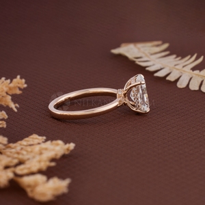 Bague solitaire en or rose au design tendance, diamant taille radiant, diamant créé en laboratoire, bijoux fins pour femmes - Product Image 3