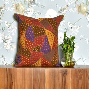 Housse de coussin carrée vintage indienne en coton tricoté, brodée Kantha, patchwork élégant, motif abstrait, pour la maison - Product Image 1