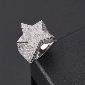 แหวนค็อกเทลรูปดาวฮิปฮอป AMBER JEWELS ชุบทองคำขาว เงินแท้ 925 ประดับเพชรโมอิสซาไนต์ ดีไซน์หรูหราสำหรับงานปาร์ตี้ - Product Image 1