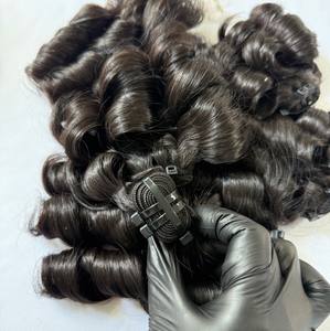 Cheveux humains vietnamiens en vrac pour le tressage, cheveux humains bouclés et rebondissants, cheveux humains bruts en vrac pour femmes, extensions de cheveux humains en gros - Product Image 1