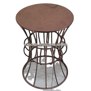 Table d'appoint moderne en métal cuivré mat pour la décoration intérieure comme mobilier de café pour le salon, la salle à manger et la chambre à coucher - Product Image 1