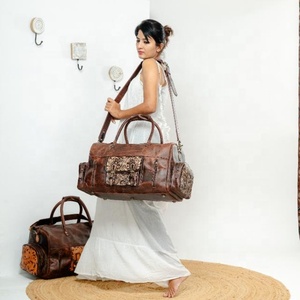 OEM Sac de voyage personnalisé de grande capacité Sacs polochons à bandoulière portables multifonctions Sac polochon en cuir de vache véritable de haute qualité - Product Image 1