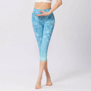 Leggings Capri de Yoga pour Femmes, Taille Haute, Personnalisables par Sublimation, Qualité Premium, OEM/ODM, Taille Élastique, Vente en Gros Usine - Product Image 3