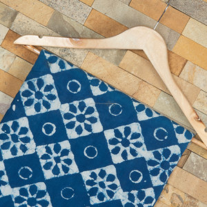 Tela de algodón con estampado de bloques florales índigo étnico ligero 120gsm técnicas tejidas orgánicas versátiles para cortinas cubre niñas - Product Image 3