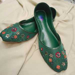 2026 New Designs Women Handmade <b>Khussa</b> Shoes Flat Embroidery Pakistani Indian Punjabi Wedding Comfortable Shoes For Women - Product Image 5