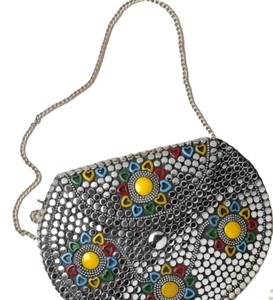 Bolso de Mano Rectangular de Latón con Diseño de Flor Esmaltada y Baño de Oro - Product Image 2