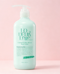 L'ODEURLETTE Angleterre Colorfit Powdery Breeze Lait Corporel Parfumé Premium Crème Hydratante Professionnelle pour la Peau Soin Hydratant Qualité Salon - Product Image 1