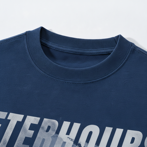 เสื้อยืดคอกลมแขนสั้นสีน้ำเงินเข้มพิมพ์ลายโลโก้ Afterhours Escape สำหรับผู้ชาย ทรงพอดีตัว ผ้าฝ้ายเจอร์ซีย์ระบายอากาศได้ดี สวมใส่สบาย - Product Image 5
