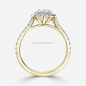 Anillo de Boda Romántico para Mujer en Oro Amarillo de 14k con Diamante Natural CVD HPHT Corte Esmeralda y Moissanita Lateral - Product Image 4