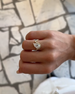 แหวนเพชรทรงมาร์คีส์ 2.5 กะรัต เพาะเลี้ยงในห้องปฏิบัติการ ดีไซน์แบบเปิดพันรอบ พร้อมแถบประดับเพชรแบบ Pave Band สำหรับงานหมั้น ได้รับการรับรองจาก IGI - Product Image 6