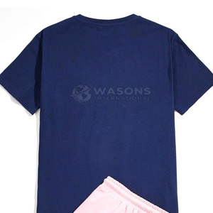 Conjunto de camiseta y pantalones cortos para hombre, material ligero, diseño transpirable, ideal para entrenamiento en el gimnasio y actividades al aire libre. - Product Image 6