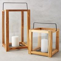 Lanterne à bougie en bois moderne, conçue pour une présentation élégante des bougies dans les espaces intérieurs, les environnements extérieurs et la décoration hôtelière.