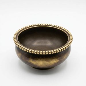 Bol décoratif artisanal en laiton antique à bord perlé de 16 cm pour la maison/l'hôtel, mariages - Idée cadeau - Product Image 3