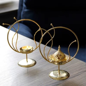 Brûleur d'encens en laiton doré avec couvercle en dôme orné, support décoratif d'aromathérapie, utilisation toute saison - Product Image 3