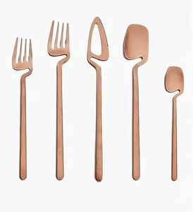 Ensemble de couverts minimalistes en cuivre finition mate, compatibles lave-vaisselle, pour les mariages, les dîners et l'usage quotidien - Product Image 1