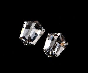 Par de Diamantes Cultivados en Laboratorio con Corte Escudo de 1.29Ct, Color EF, Certificación IGI, Corte Excelente, Claridad VVS-VS, Joyería de Diamantes Hechos a Medida - Product Image 4