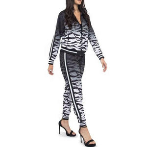 Conjunto Deportivo Personalizado de Alta Calidad para Mujer, 100% Poliéster, con Cierre, Cuello Alto, Camiseta y Pantalón con Estampado por Sublimación - Product Image 2