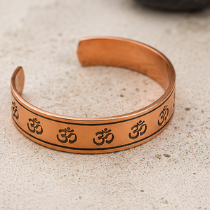 ทำด้วยมือสัญลักษณ์ OM กำไลข้อมือทองแดงแท้สลักลายนูนการออกแบบที่สวยงามเครื่องประดับของขวัญ - Product Image 5
