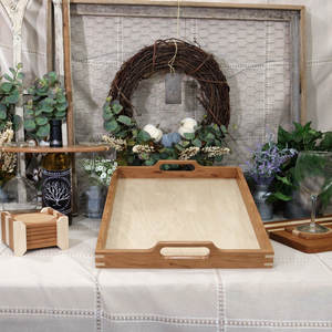 Bandeja Redonda de Madera para Servir, Estilo Art Deco, Hecha a Mano, con Base Lisa y Asas Laterales Recortadas - Product Image 1