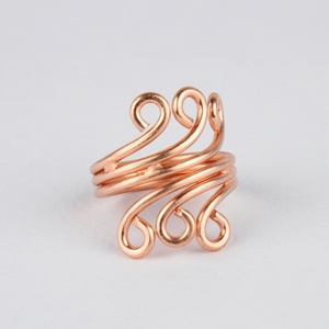 Bague spirale en cuivre au design unique, bague minimaliste en spirale de cuivre pour femmes - Product Image 1