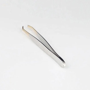 Pinzas para Cejas Ryzer Studio de Lujo, Chapadas en Oro, Punta Inclinada, Antiestáticas, Modernas, Duraderas, de Acero Inoxidable, Herramienta de Maquillaje de Precisión - Product Image 6