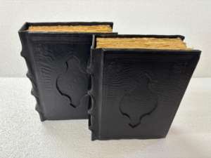 Cuaderno Clásico de Cuero con Tapa Dura Negra Repujada, Estilo Vintage, con Papel Hecho a Mano con Borde Decorativo, para Escribir y Regalar - Product Image 3