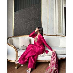 Top de fête de vêtements indiens et pakistanais de créateur avec Farshi Salwar et Dupatta - Product Image 5