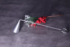 Abatidor de velas sueco vintage con mango, herramientas de altar antiguas de metal de Azora Industries - Product Image 5