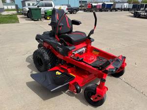 Tondeuse autoportée Gravely ZT XL 524 haute performance, conçue pour les grandes propriétés, avec une précision de coupe optimale et un confort d'utilisation supérieur. - Product Image 4