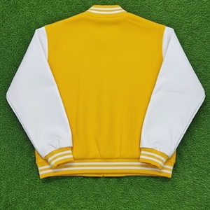 เสื้อแจ็คเก็ตวาร์ซิตี้แบบกำหนดเองสำหรับผู้ชาย Kandari Sports สีเหลืองขาว ปักลายตัวอักษรแบบ Letterman  ผ้าขนสัตว์ผสมโพลีเอสเตอร์ เสื้อโค้ทฤดูหนาว - Product Image 2