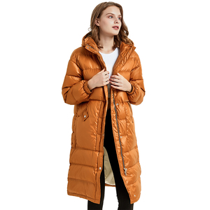 Doudoune longue matelassée à capuche en fourrure pour femme, la plus vendue, avec doublure respirante en nylon chaud et motif uni, à prix avantageux - Product Image 1