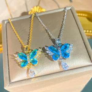 Collier papillon pour femme en acier inoxydable 304 avec placage doré d'épaisseur 0,03 µm et incrustation de zircon sur chaîne câblée - Product Image 1