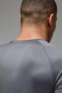 T-shirt ajusté gris foncé pour homme, mélange de coton, col rond, vêtements de sport, coupe slim, étiquette privée personnalisée - Product Image 3